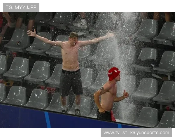 多特蒙德主帅与球迷对骂风波引发热议:足球场上的矛盾与共鸣